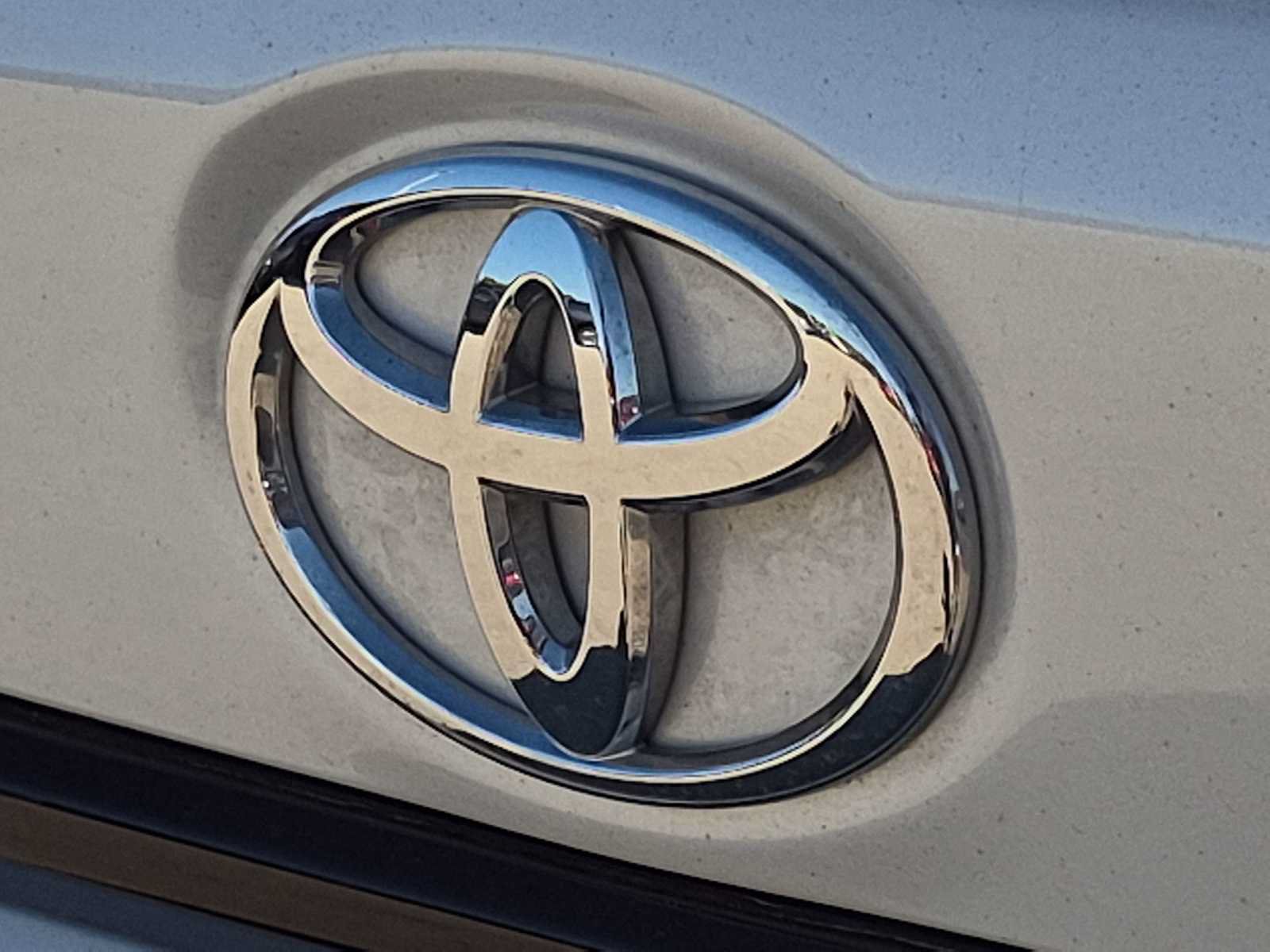 Used 2022 Toyota Corolla SE w/ Carpet Mat Package (TMS) FWD image 13