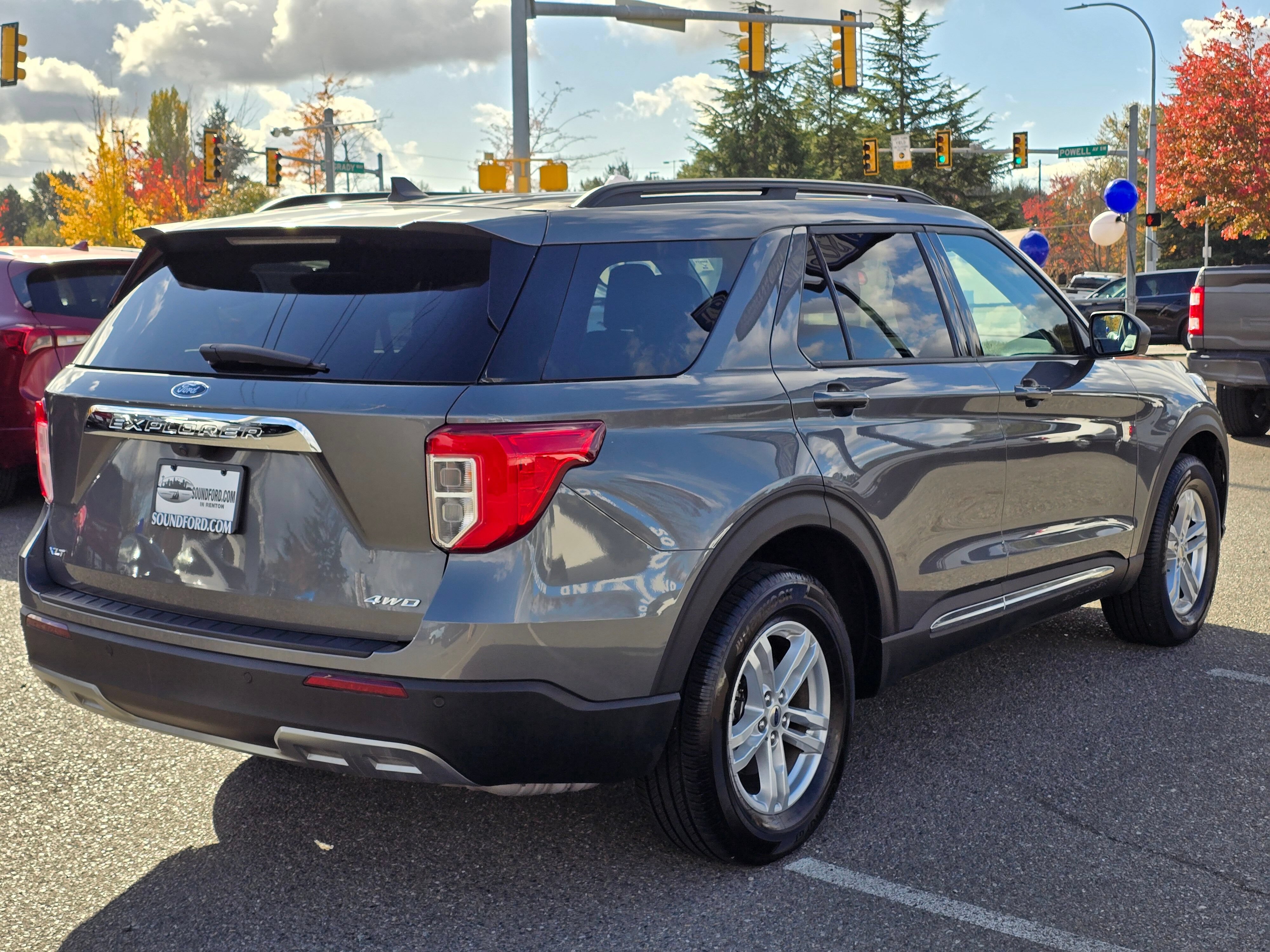 Certified 2024 Ford Explorer XLT w/ Equipment Group 202A AWD/4WD image 5