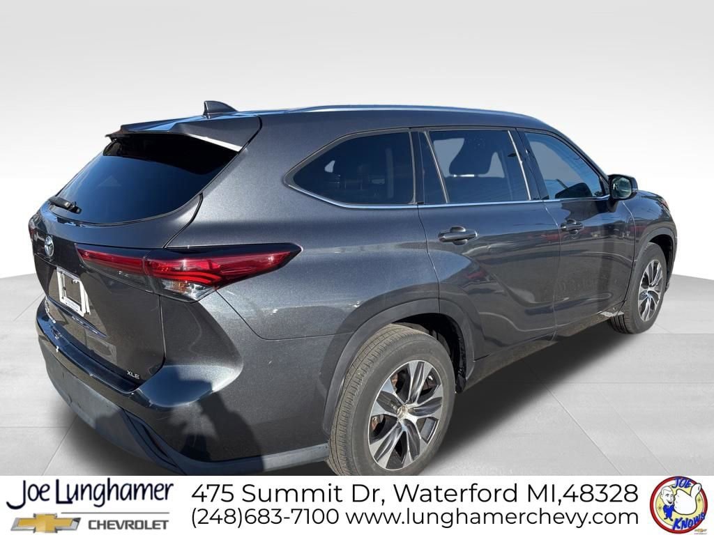 Used 2020 Toyota Highlander XLE FWD image 18