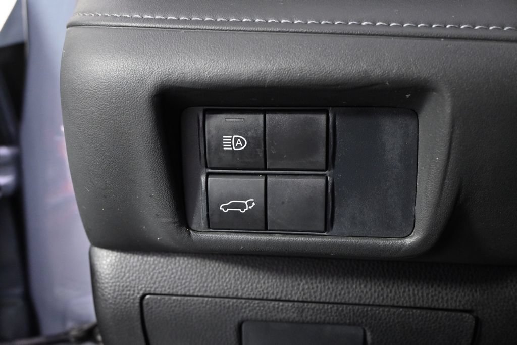 Used 2021 Toyota Highlander LE AWD/4WD image 24