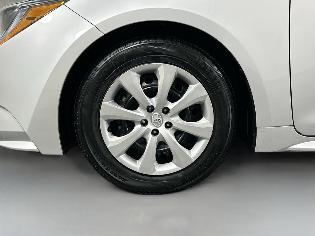 Certified 2025 Toyota Corolla LE FWD image 29