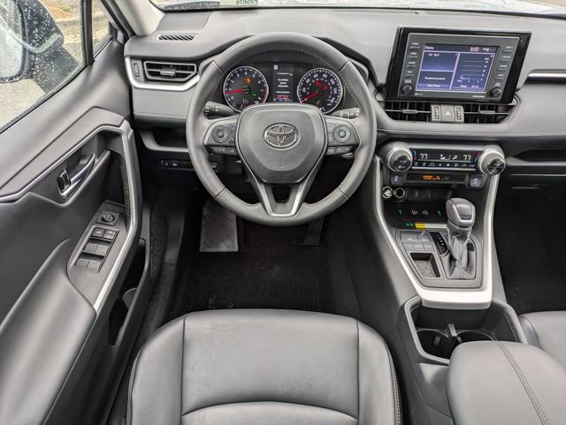 Used 2022 Toyota RAV4 XLE Premium image 16