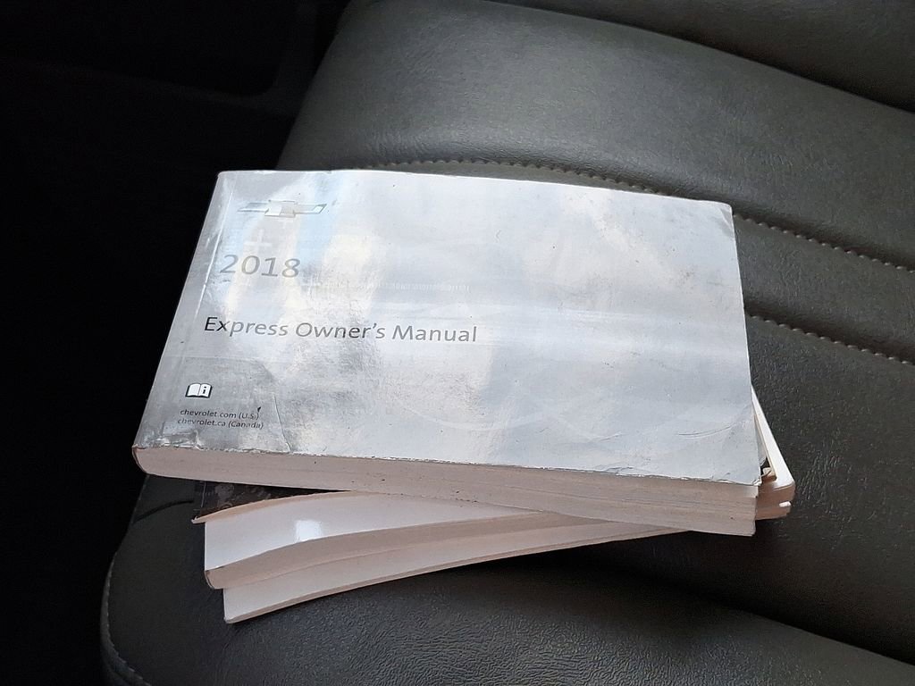 Used 2018 Chevrolet Express 3500 w/ Driver Convenience Package image 27