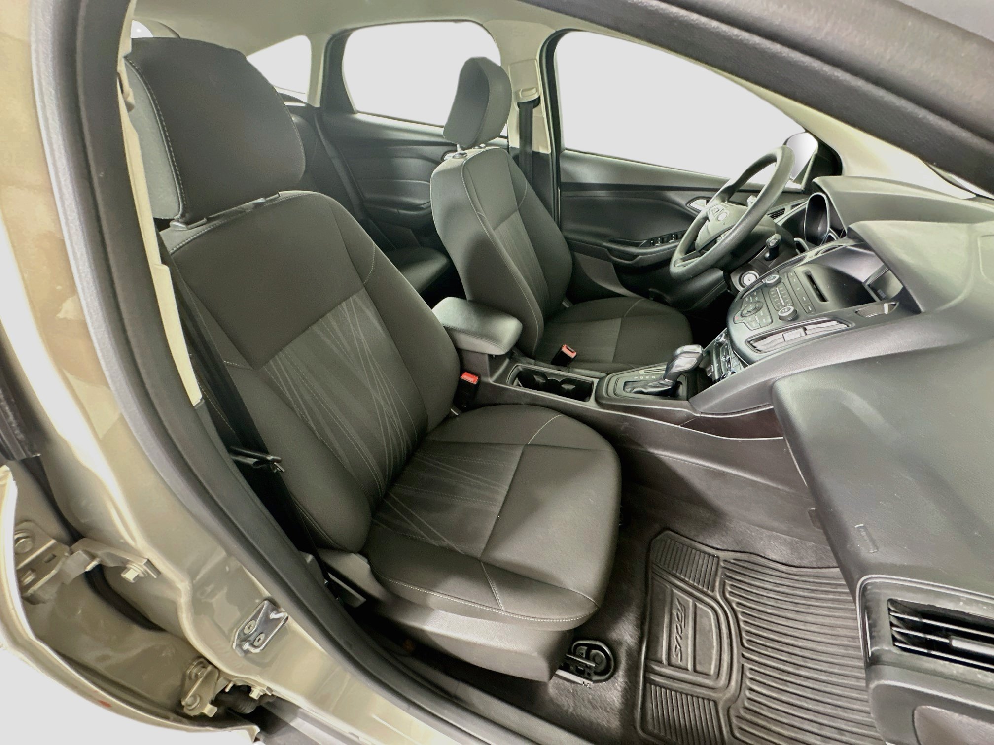 Used 2015 Ford Focus SE FWD image 28