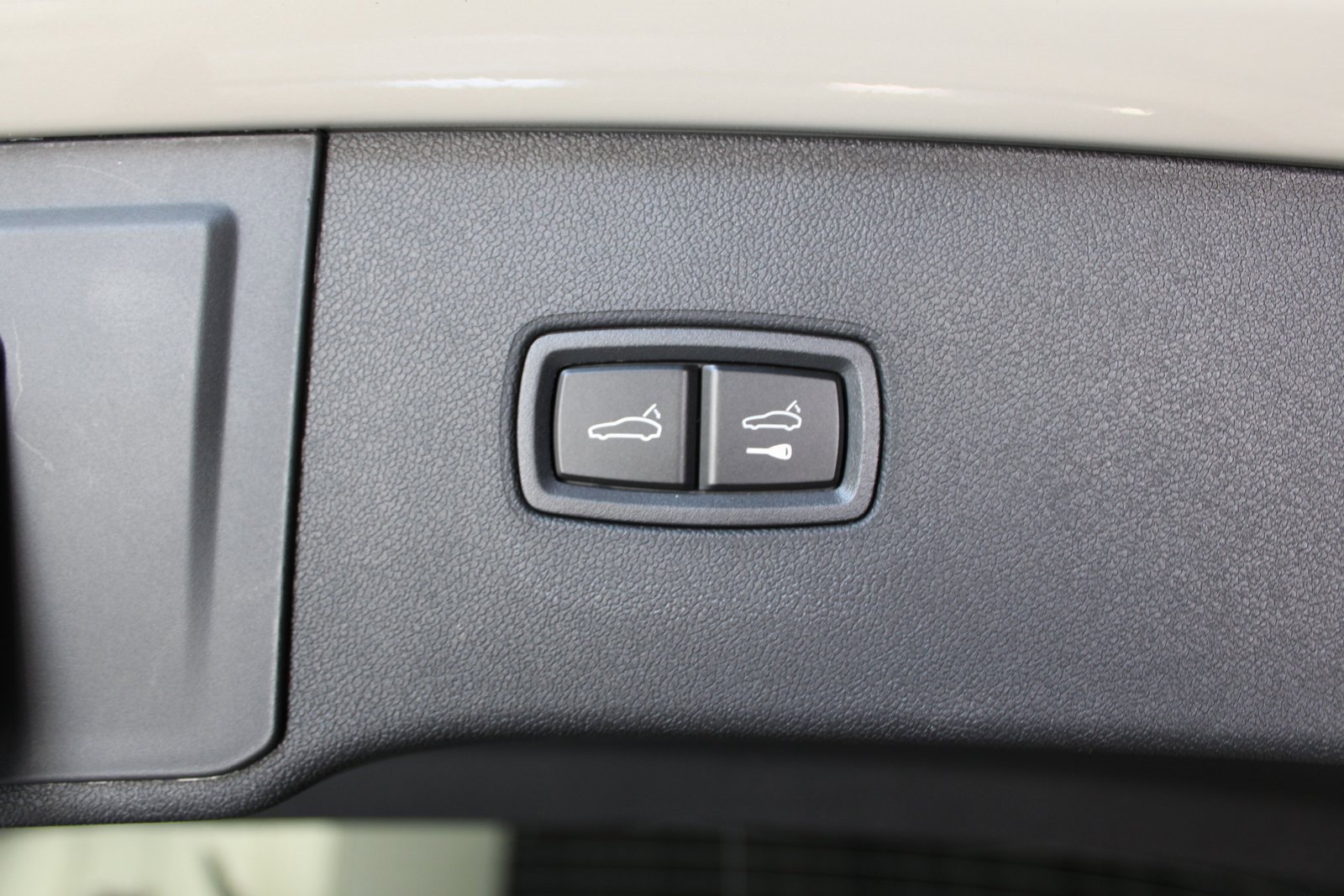 New 2025 Porsche Cayenne GTS image 18