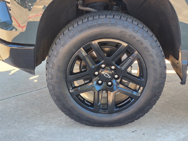 Used 2025 Chevrolet Silverado 1500 Custom Trail Boss AWD/4WD image 17