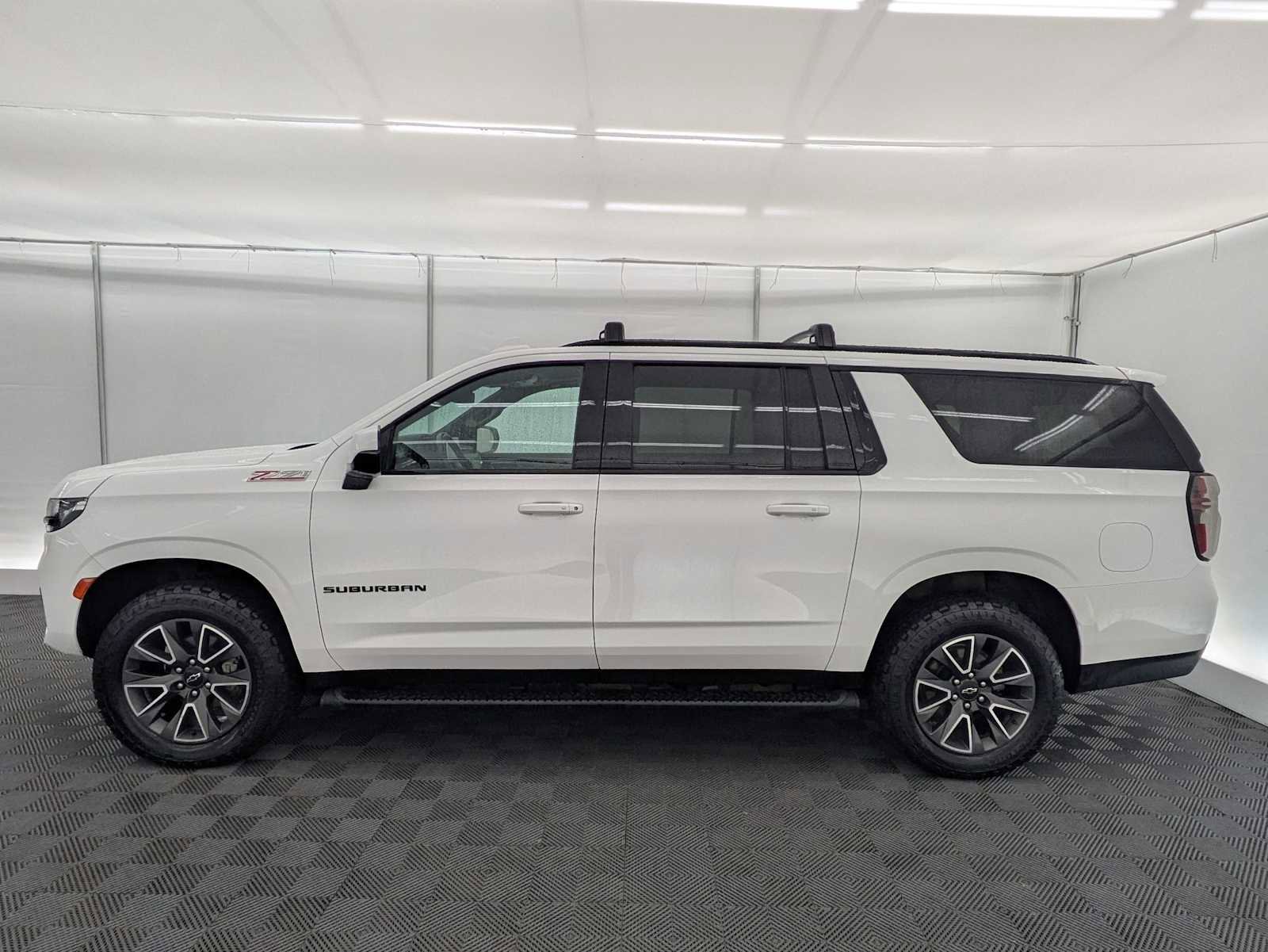 Used 2024 Chevrolet Suburban Z71 AWD/4WD image 3