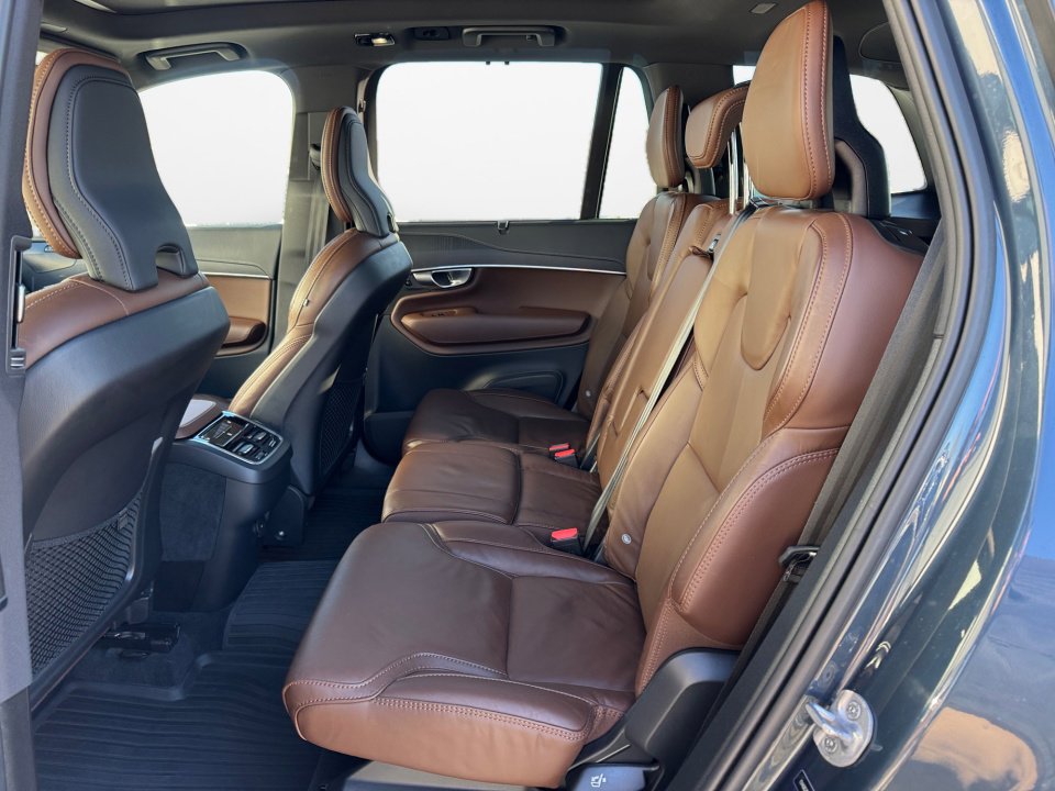 Used 2024 Volvo XC90 B6 Ultimate w/ Protection Package Premier image 16