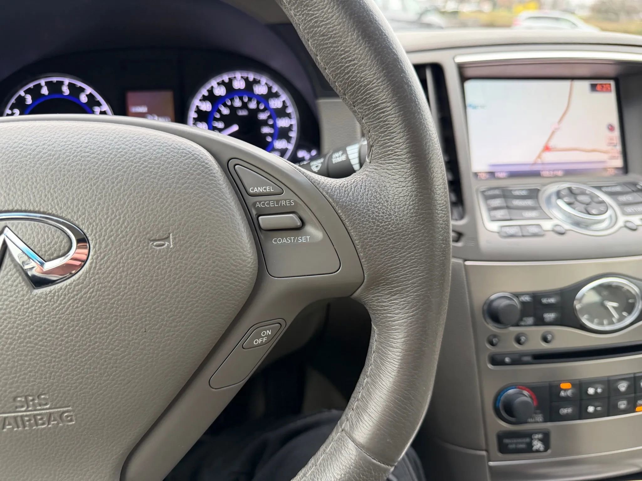 Used 2015 INFINITI Q40 w/ Navigation Package image 24