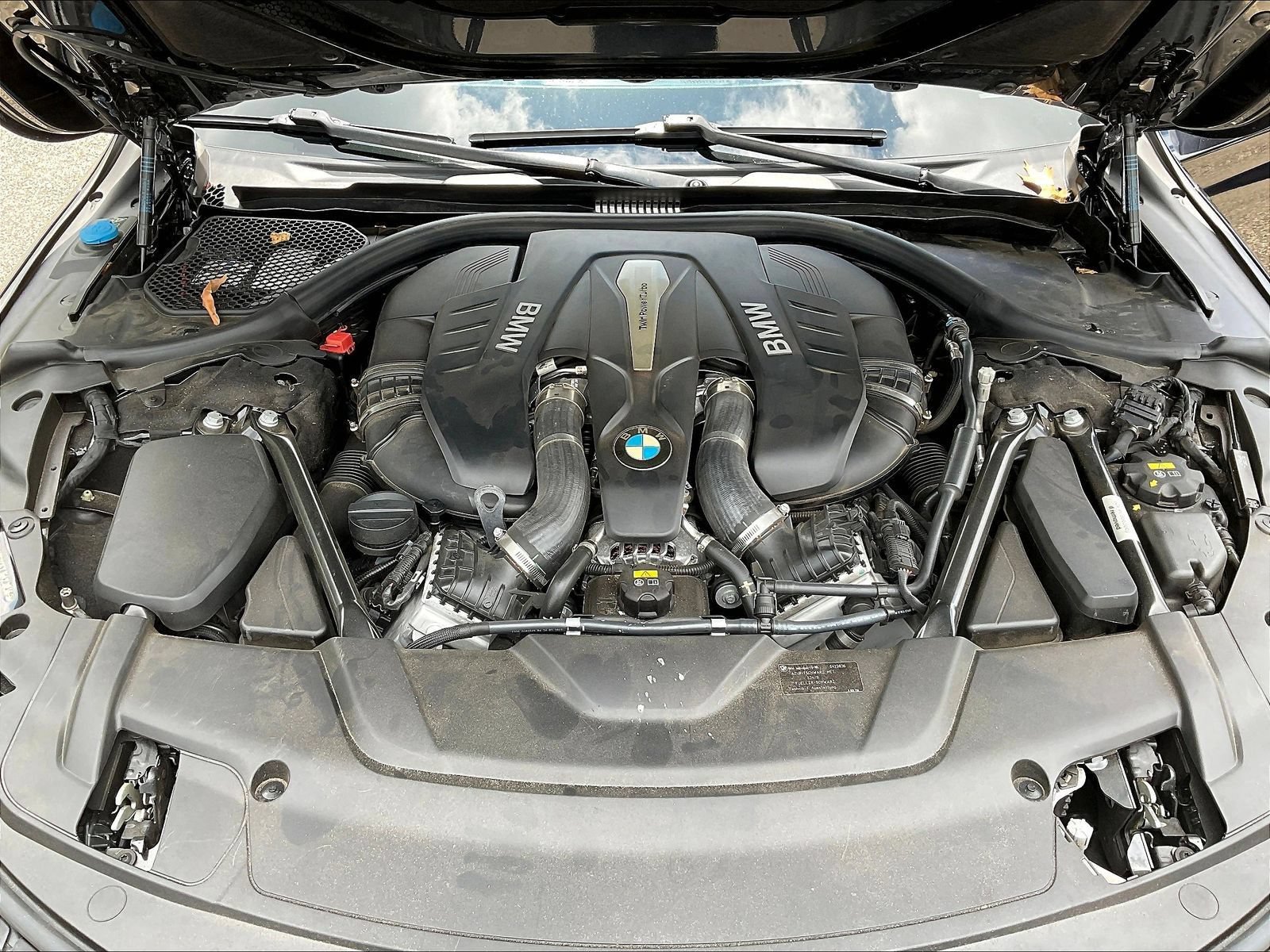 Used 2018 BMW 750i xDrive AWD/4WD image 32