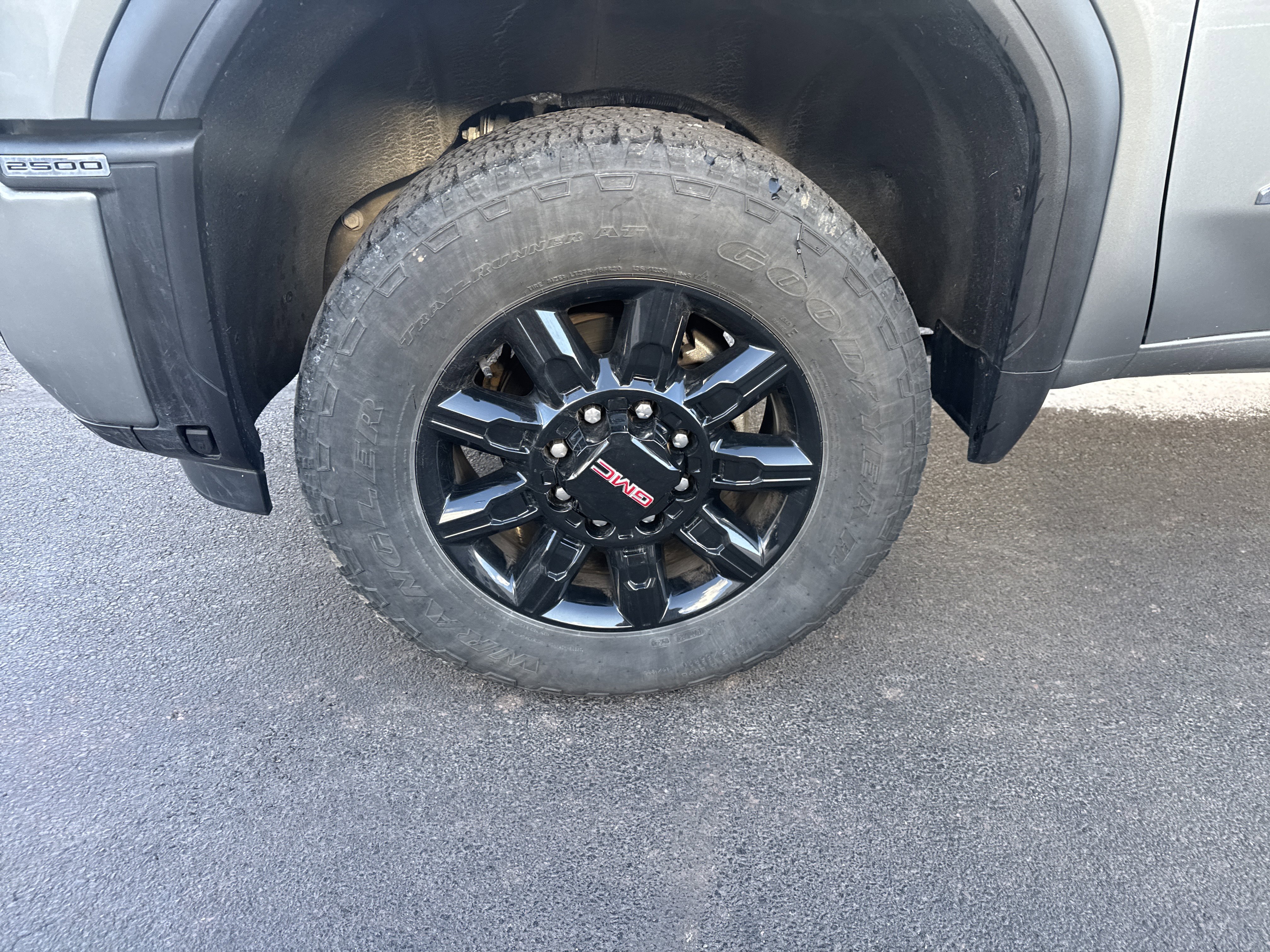 Used 2024 GMC Sierra 2500 AT4 w/ AT4 Preferred Package image 11