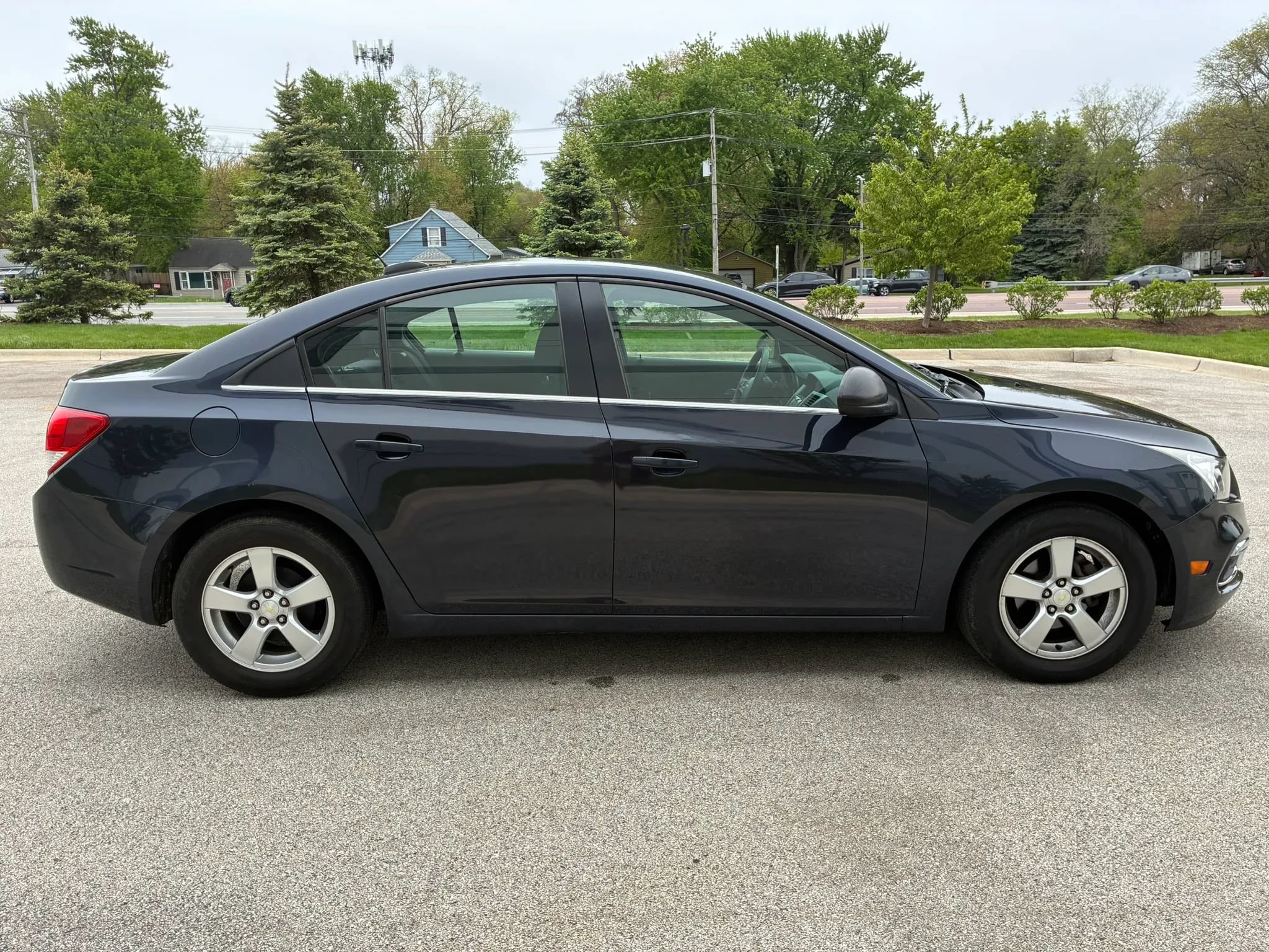 Used 2015 Chevrolet Cruze LT FWD image 4