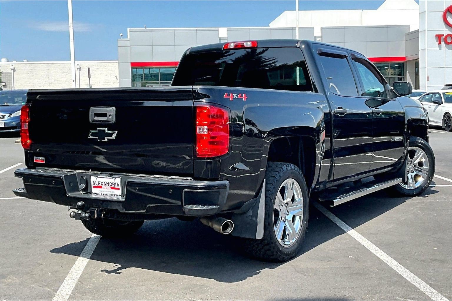 Used 2018 Chevrolet Silverado 1500 Custom w/ Custom Value Package AWD/4WD image 11