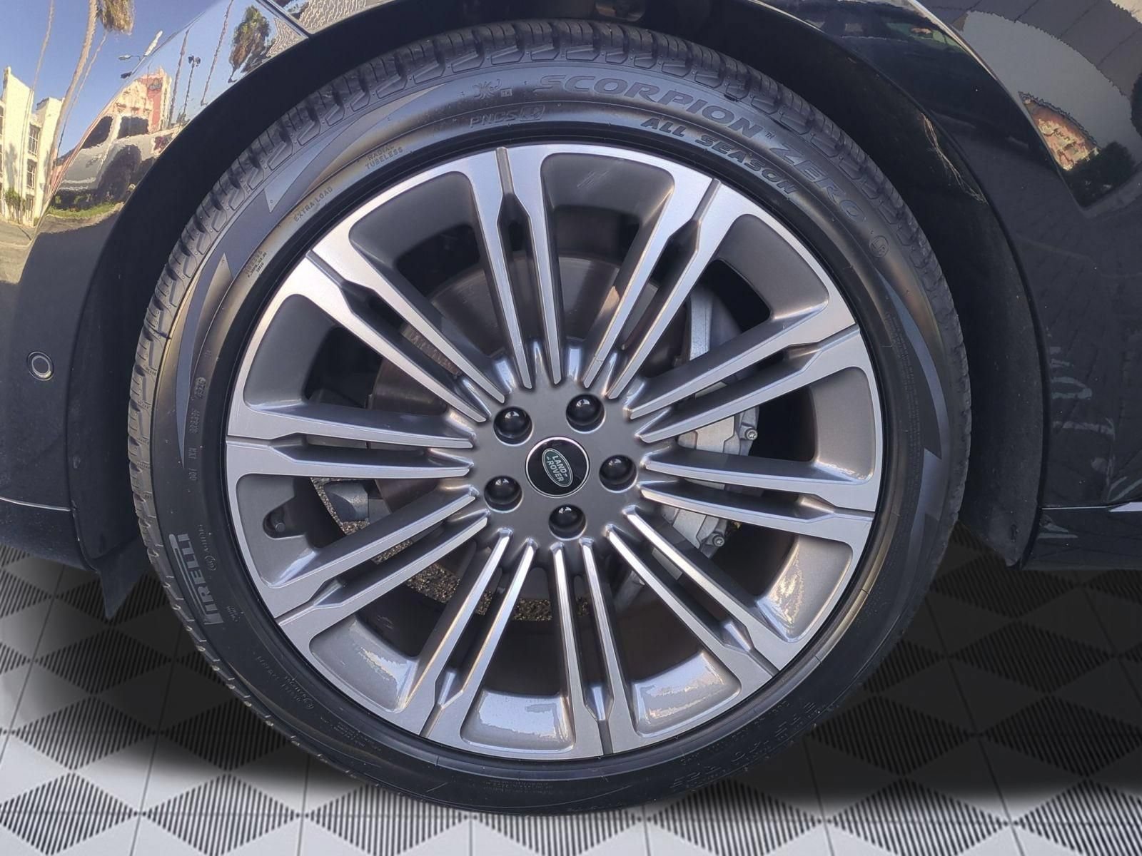 Used 2023 Land Rover Range Rover SE AWD/4WD image 9