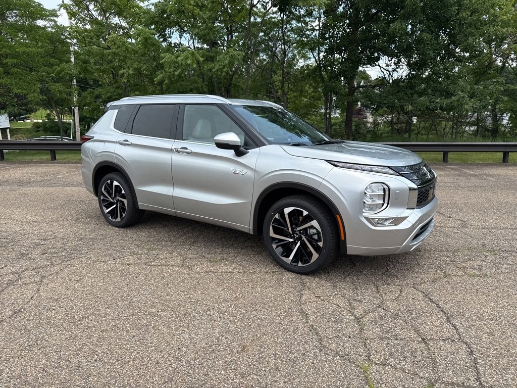 New 2025 Mitsubishi Outlander SEL image 2