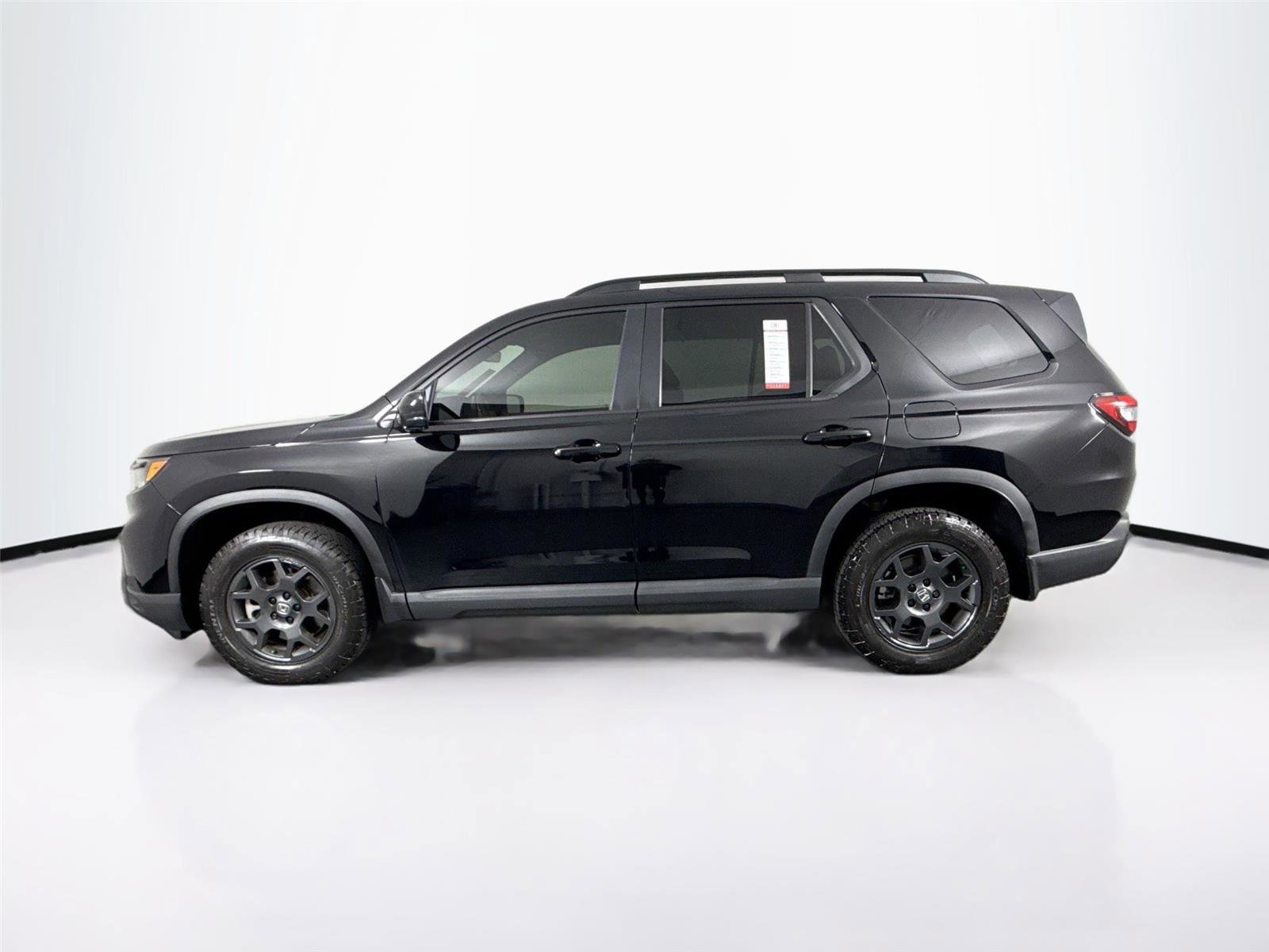 Used 2025 Honda Pilot TrailSport image 13