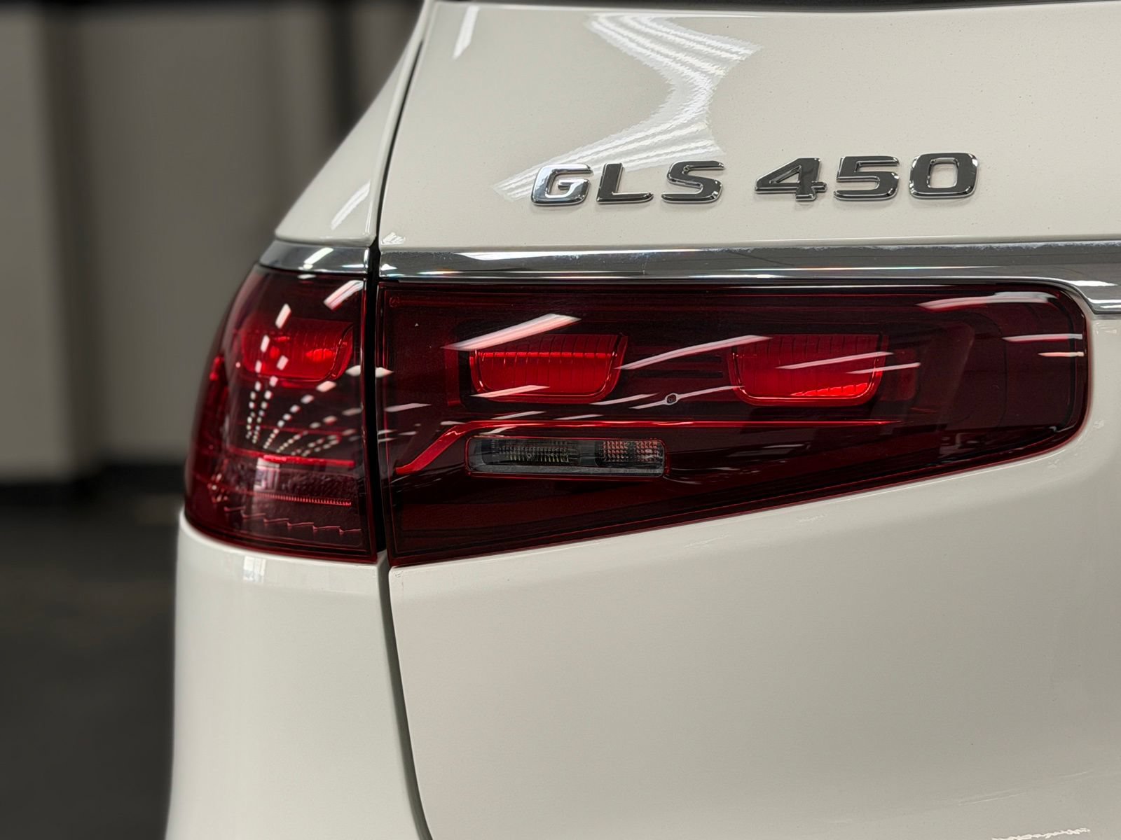Used 2024 Mercedes-Benz GLS 450 4MATIC image 13