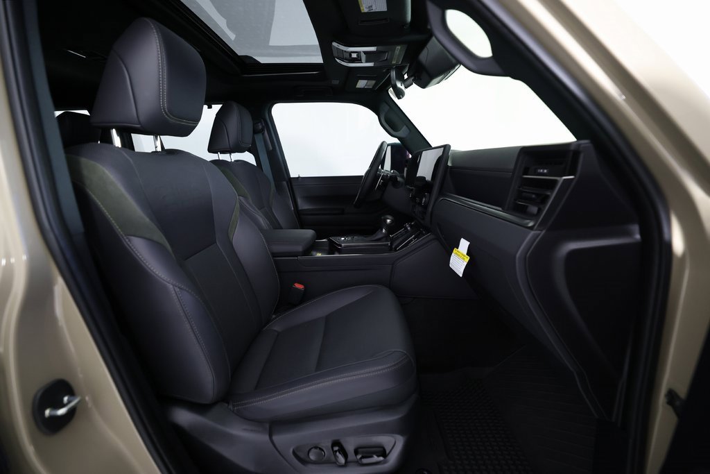 Used 2025 Lexus GX 550 image 10