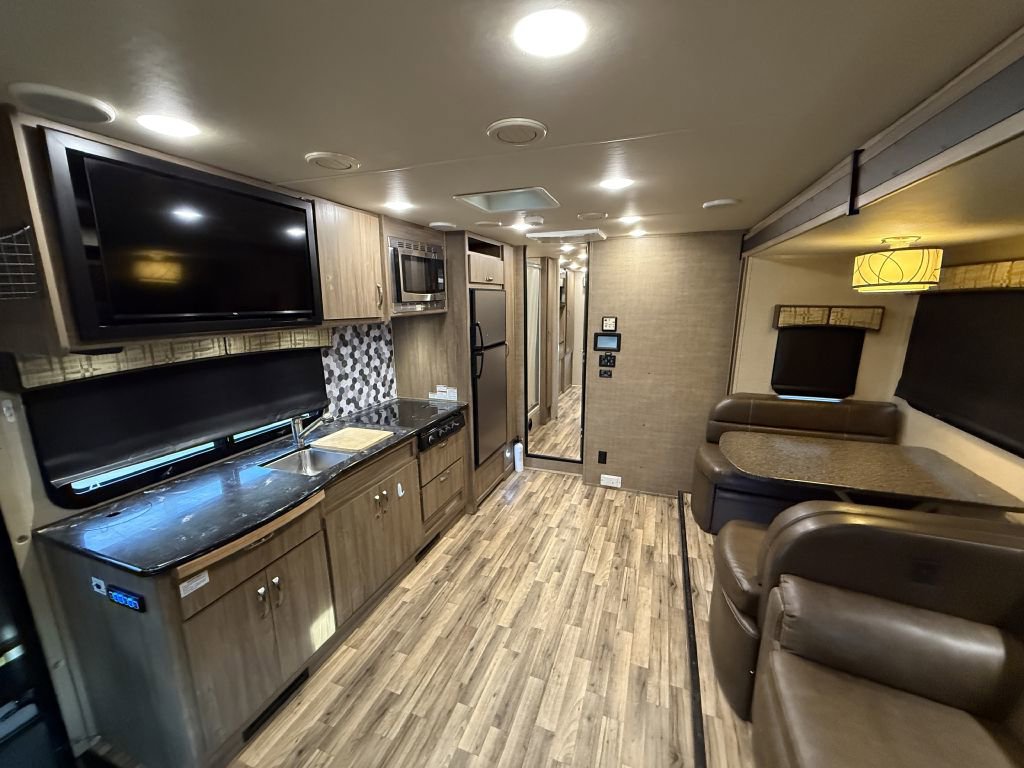 Used 2017 Ford E-450 and Econoline 450 Super Duty w/ Motorhome Prep Package RWD image 80