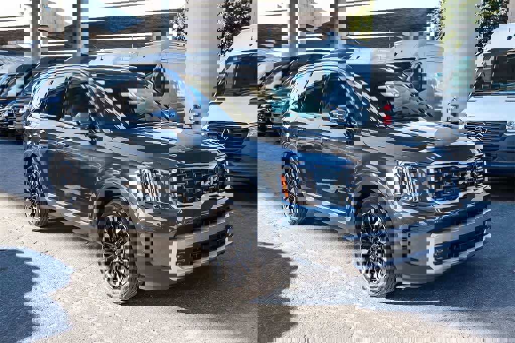 Used 2023 Kia Telluride SX Prestige image 3