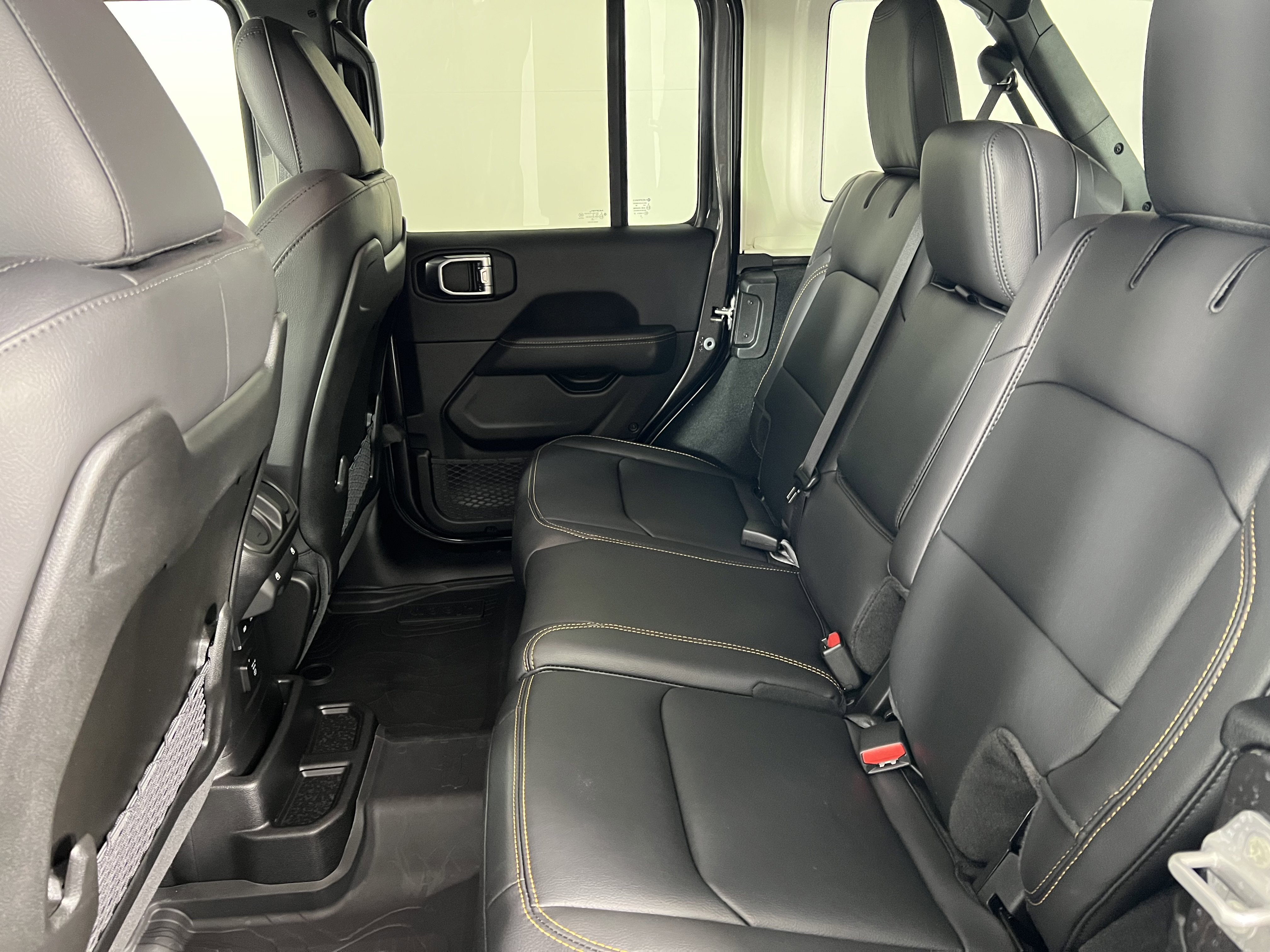 Used 2025 Jeep Wrangler Unlimited Sahara AWD/4WD image 19