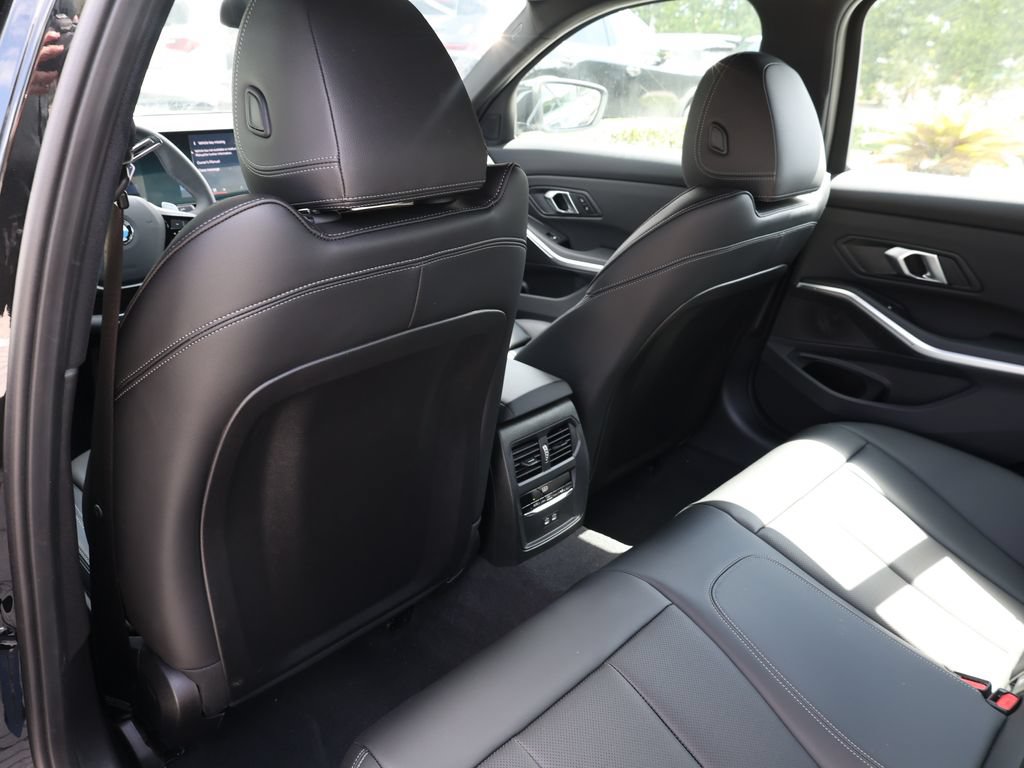 Used 2025 BMW 330i Sedan w/ Premium Package RWD image 20