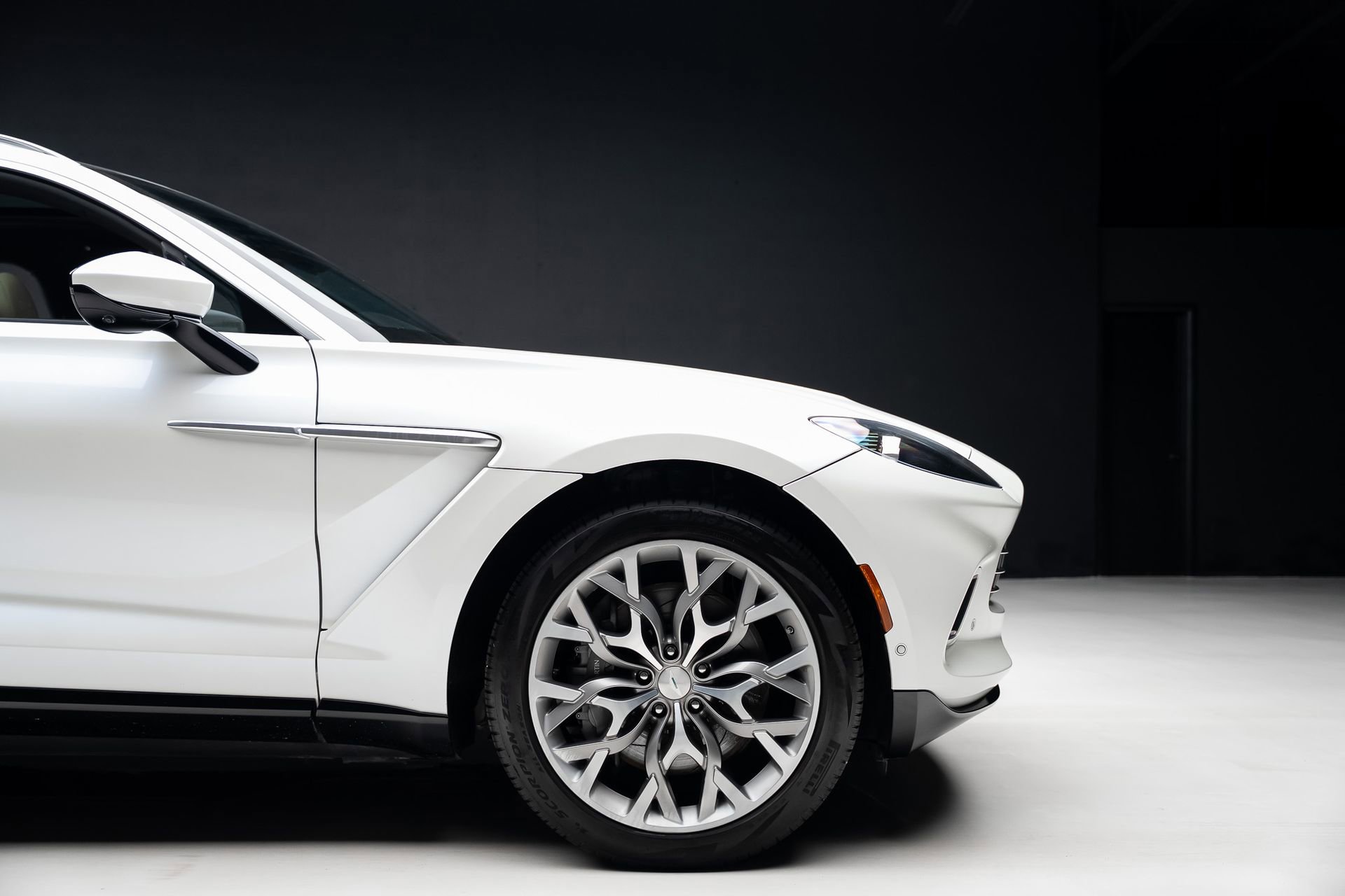 Used 2021 Aston Martin DBX AWD/4WD image 37