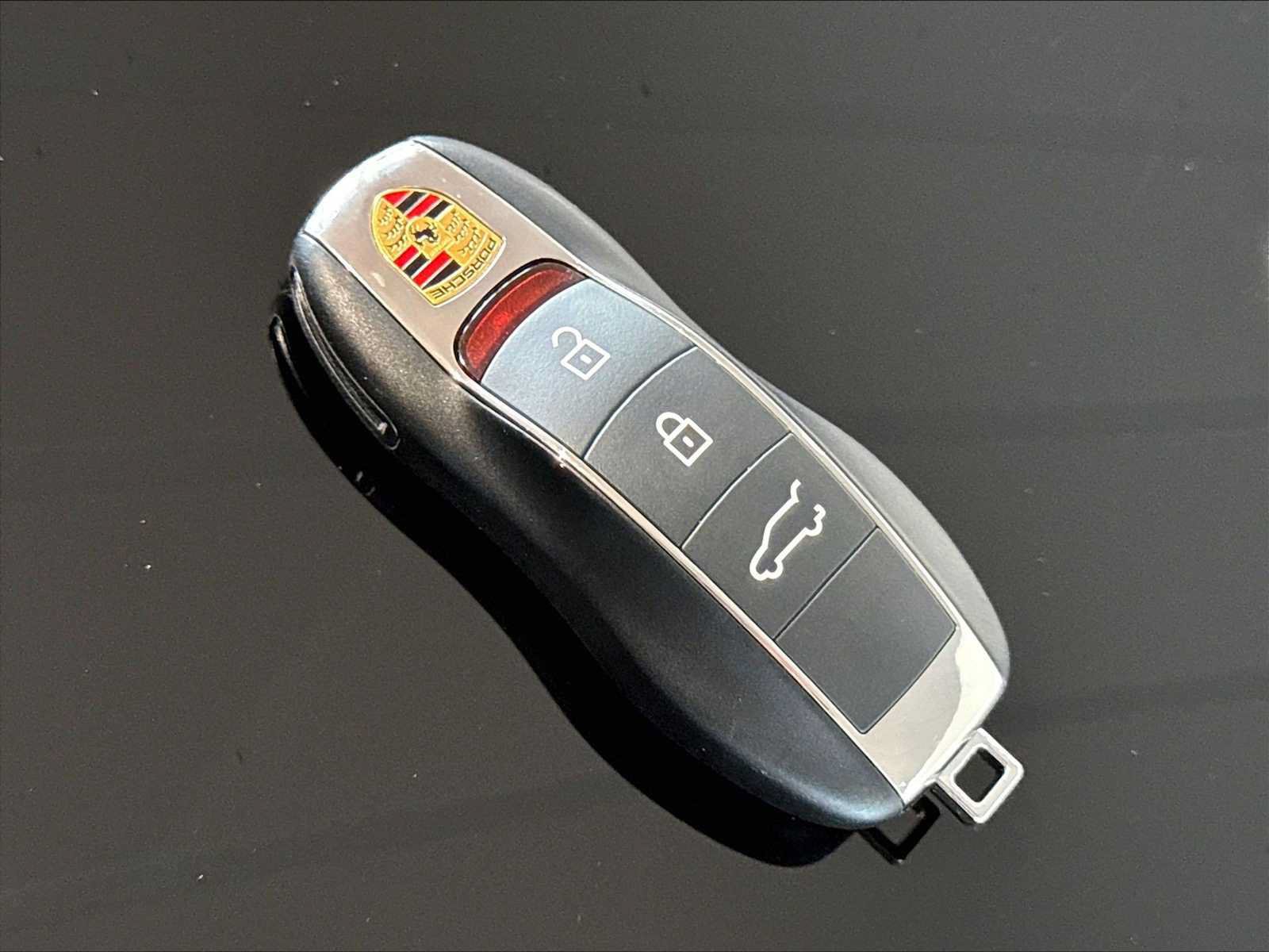 Used 2026 Porsche Macan AWD/4WD image 36