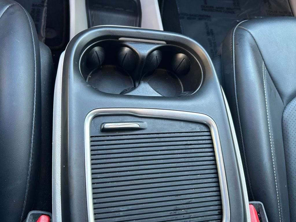 Certified 2024 Chrysler Pacifica Touring-L image 21