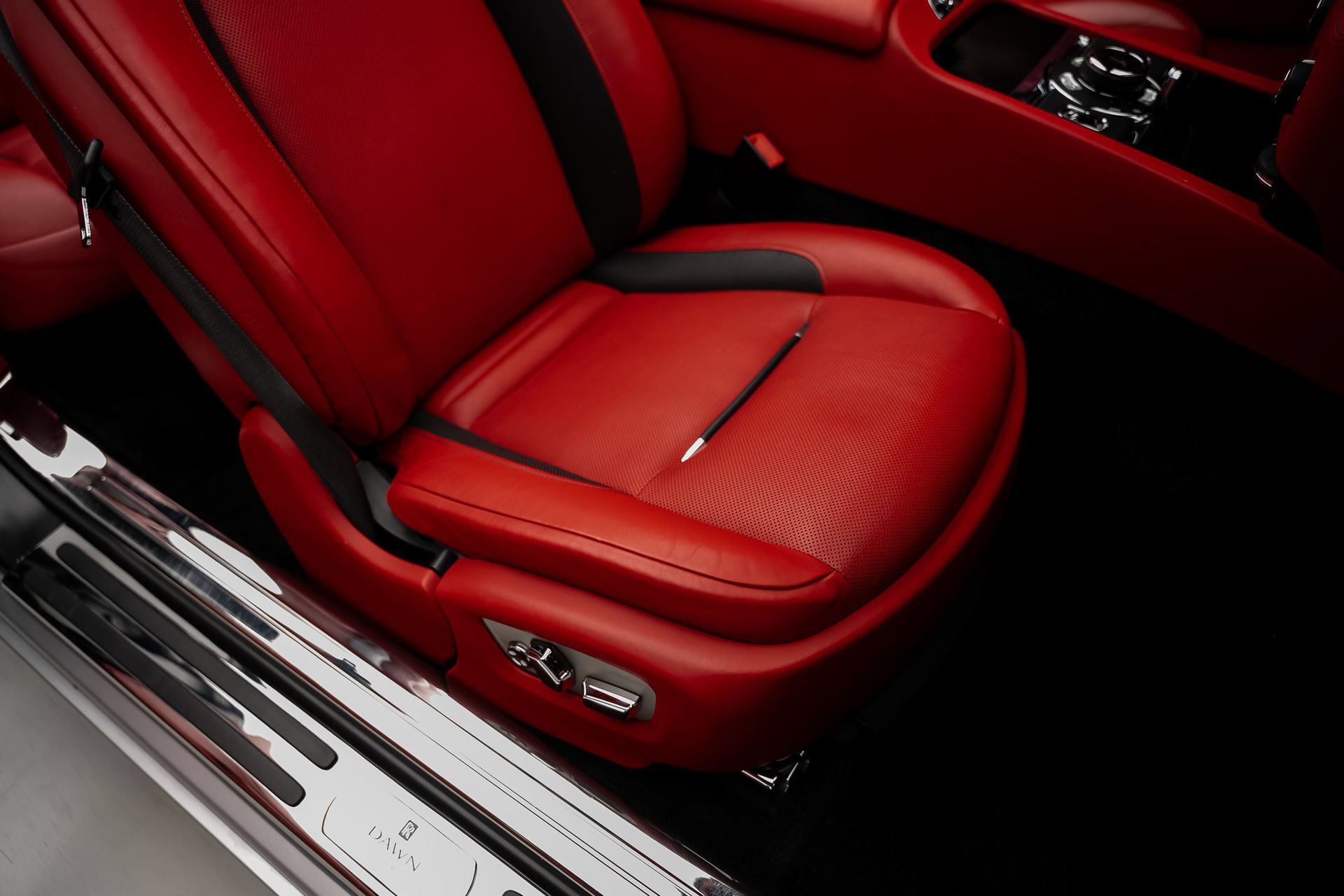 Used 2017 Rolls-Royce Dawn RWD image 69