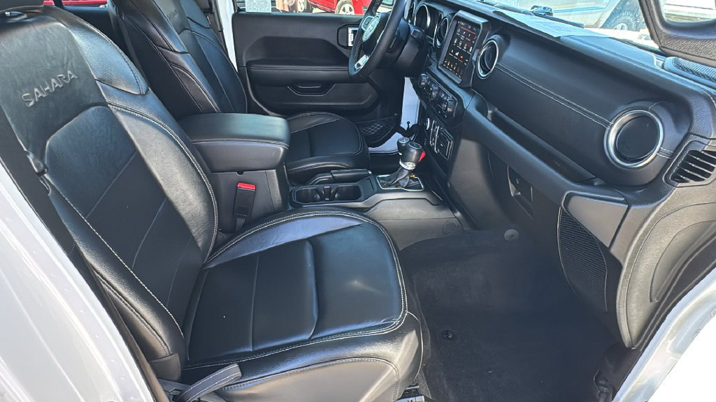 Used 2023 Jeep Wrangler Unlimited Sahara AWD/4WD image 16