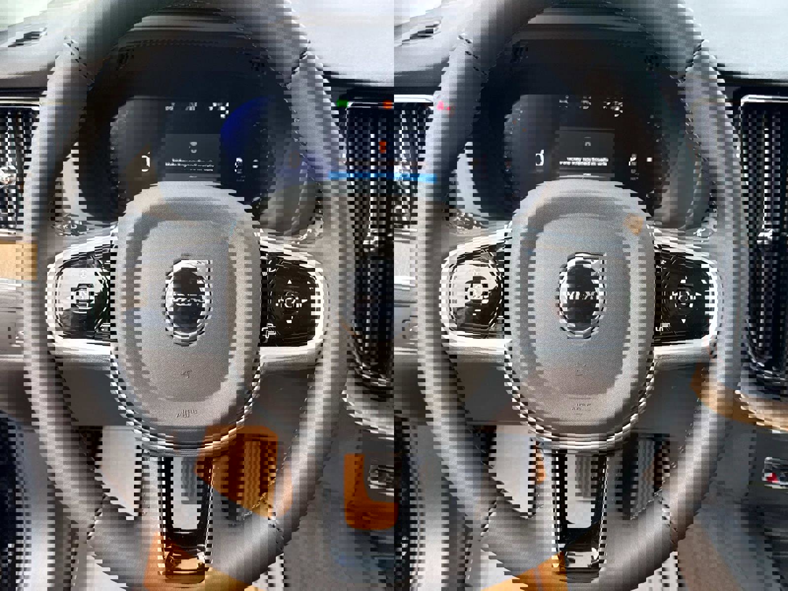 New 2026 Volvo XC60 B5 Plus w/ Climate Package image 25