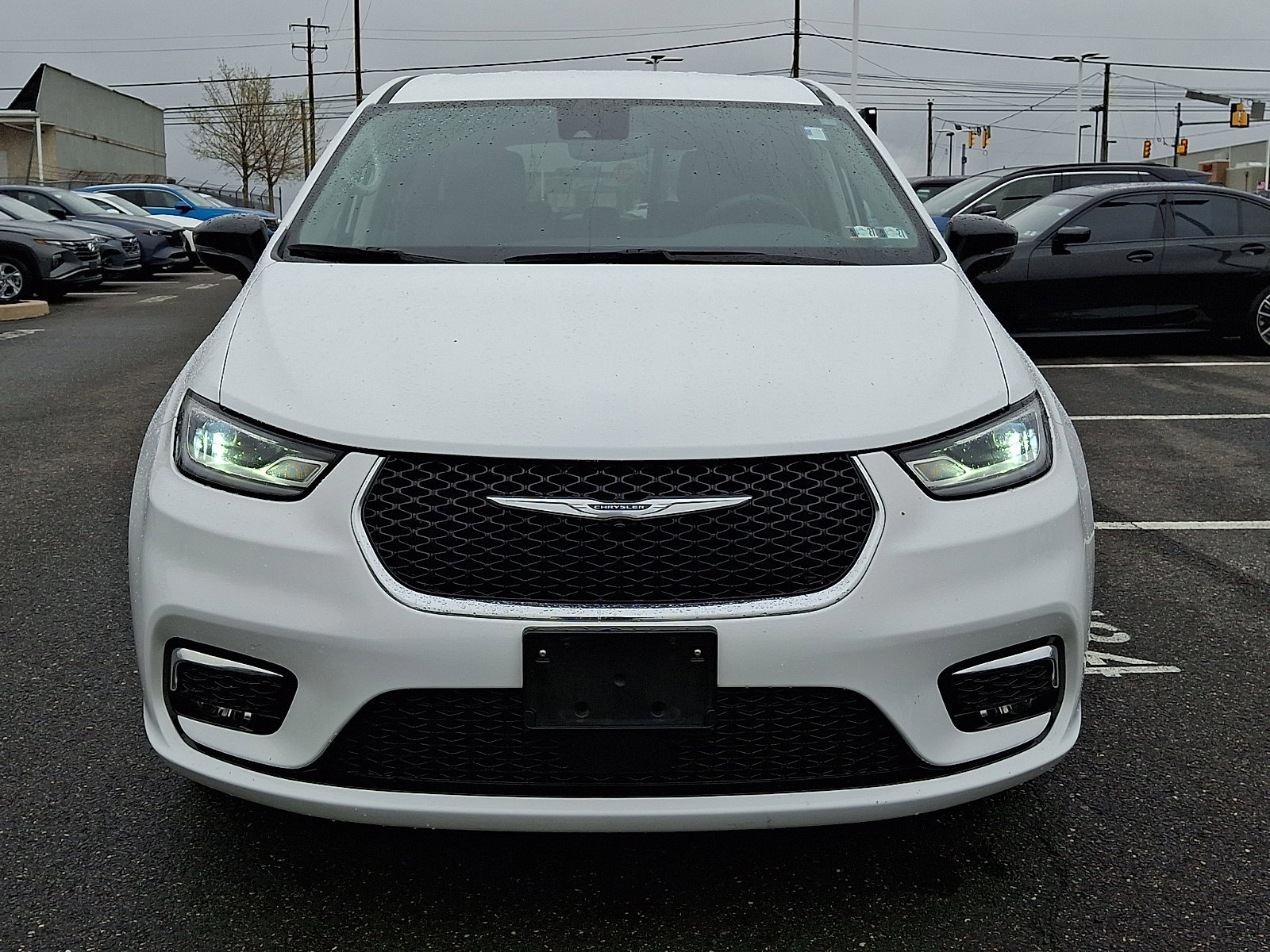 Used 2024 Chrysler Pacifica Select image 2