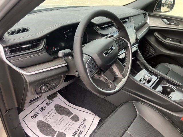 New 2026 Jeep Grand Cherokee Limited w/ Luxury Tech Group II AWD/4WD image 14