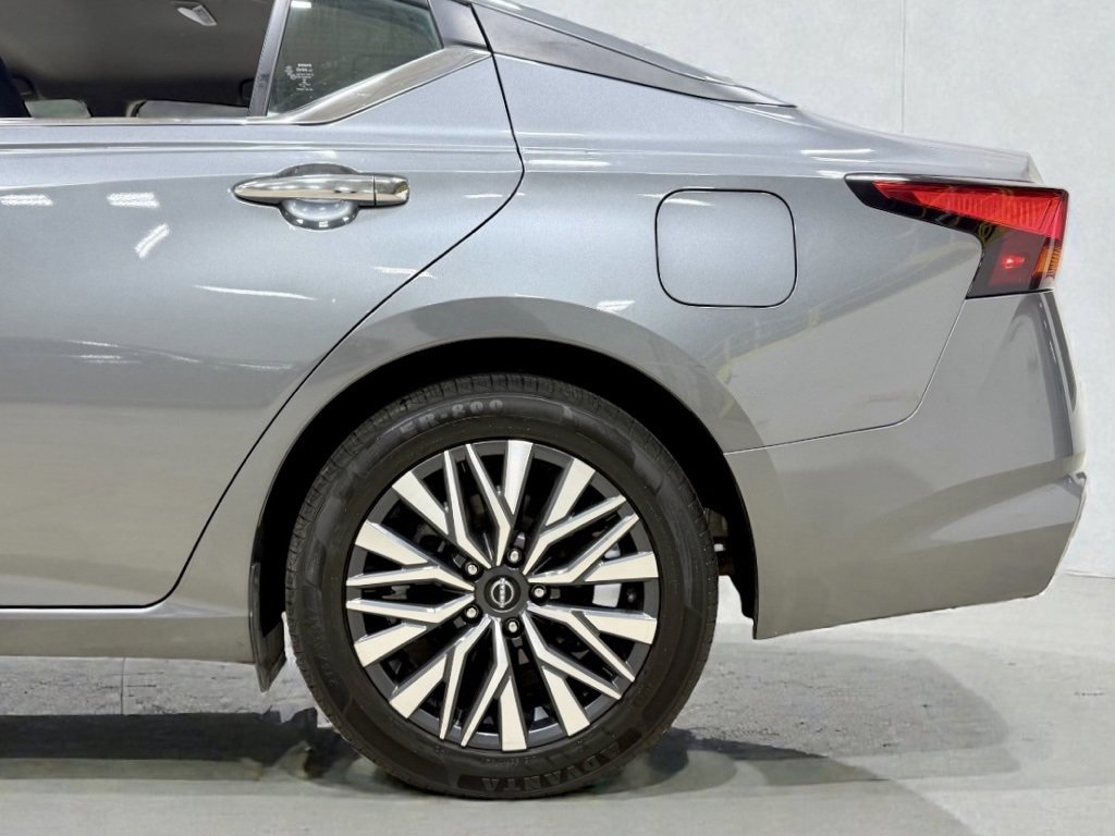 Used 2023 Nissan Altima 2.5 SV image 5