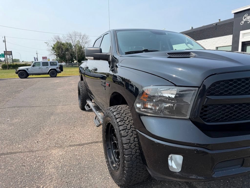 Used 2019 RAM 1500 Classic SLT w/ Black Appearance Group AWD/4WD image 15