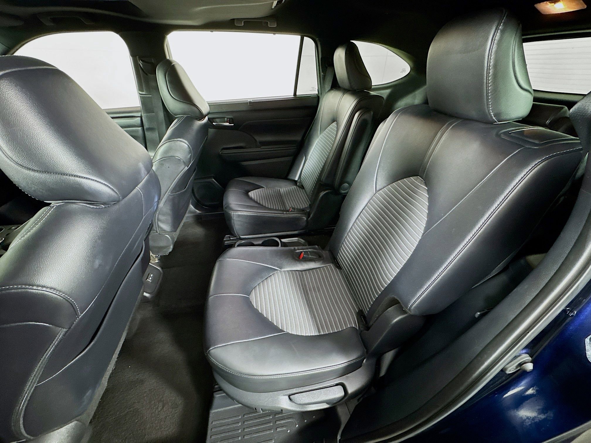 Certified 2025 Toyota Highlander XSE image 18