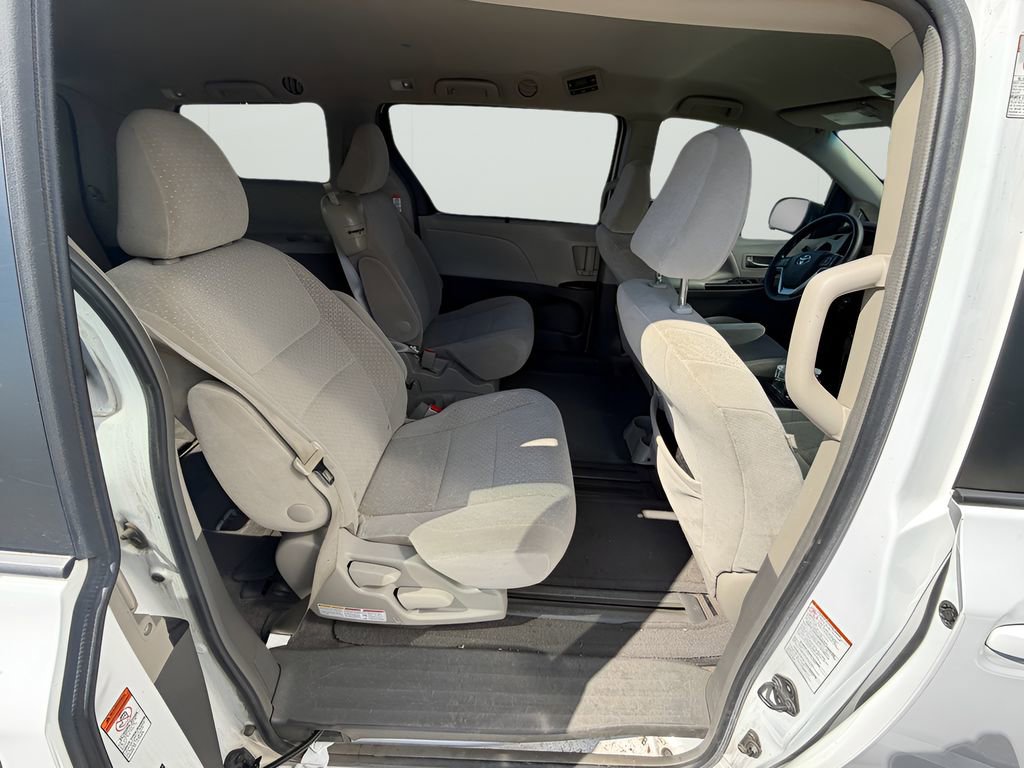 Used 2015 Toyota Sienna LE FWD image 9