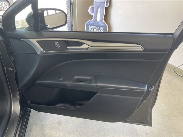 Used 2019 Ford Fusion SE image 27