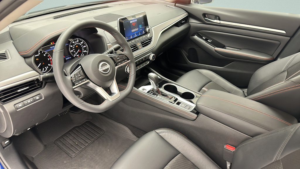 Used 2024 Nissan Altima 2.5 SR AWD/4WD image 12