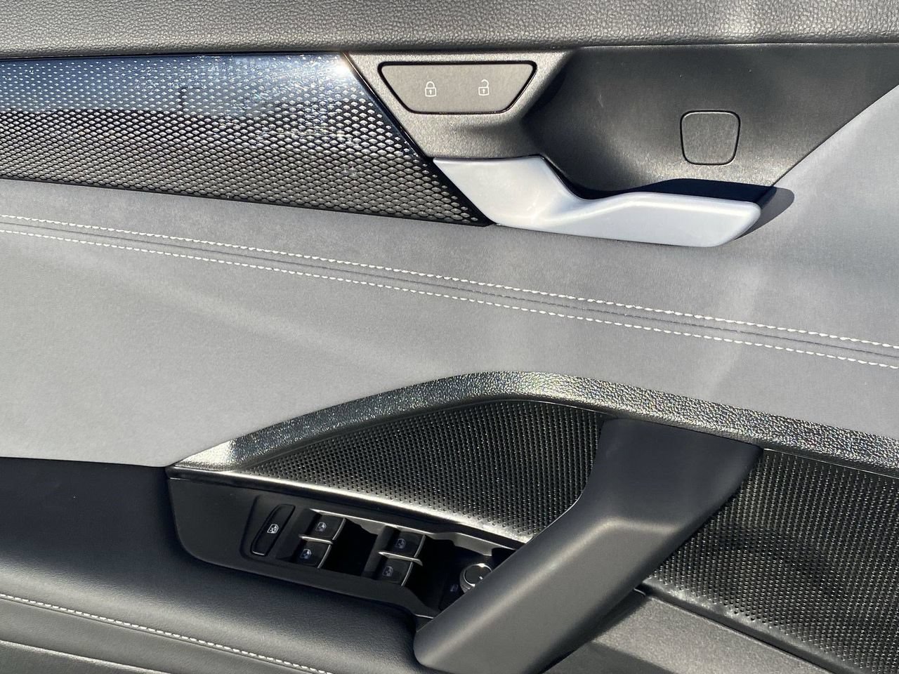 New 2026 Volkswagen Tiguan SE FWD image 17