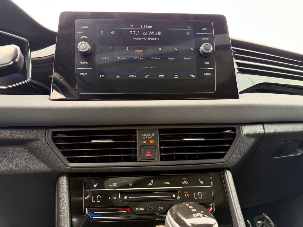 Used 2025 Volkswagen Jetta SE FWD image 45