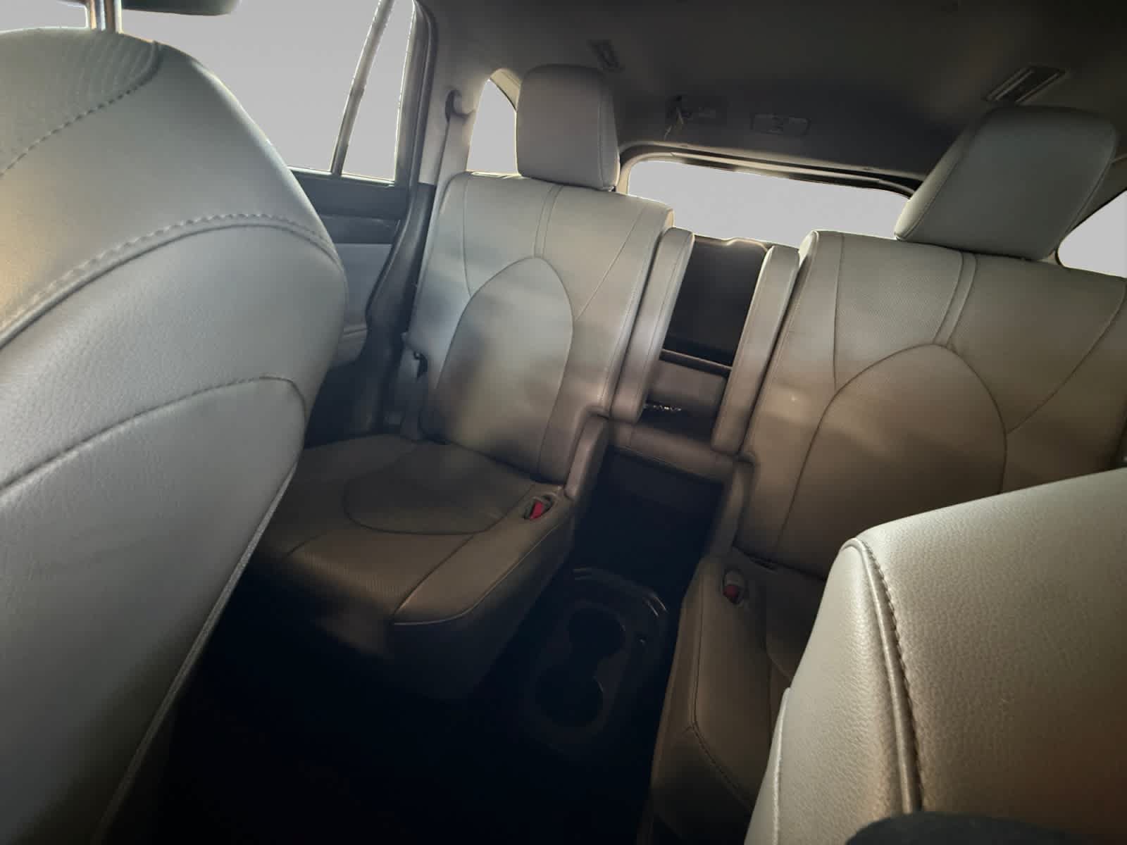Used 2023 Toyota Highlander Limited FWD image 10