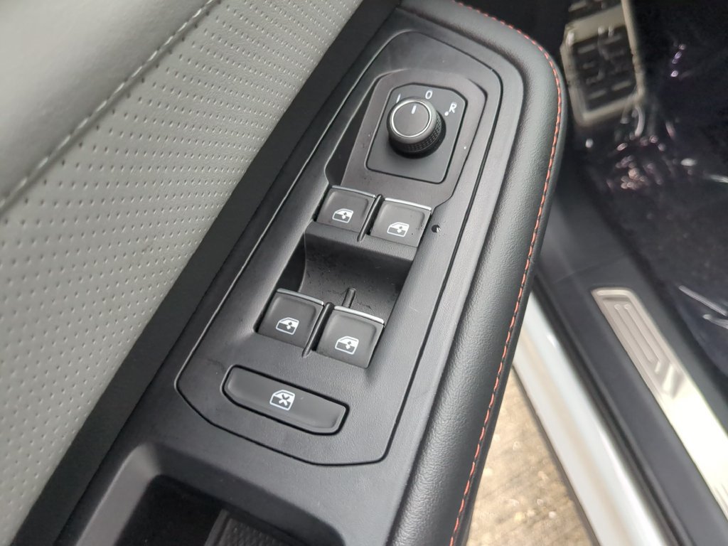 Certified 2025 Volkswagen Atlas Peak Edition SE AWD/4WD image 22