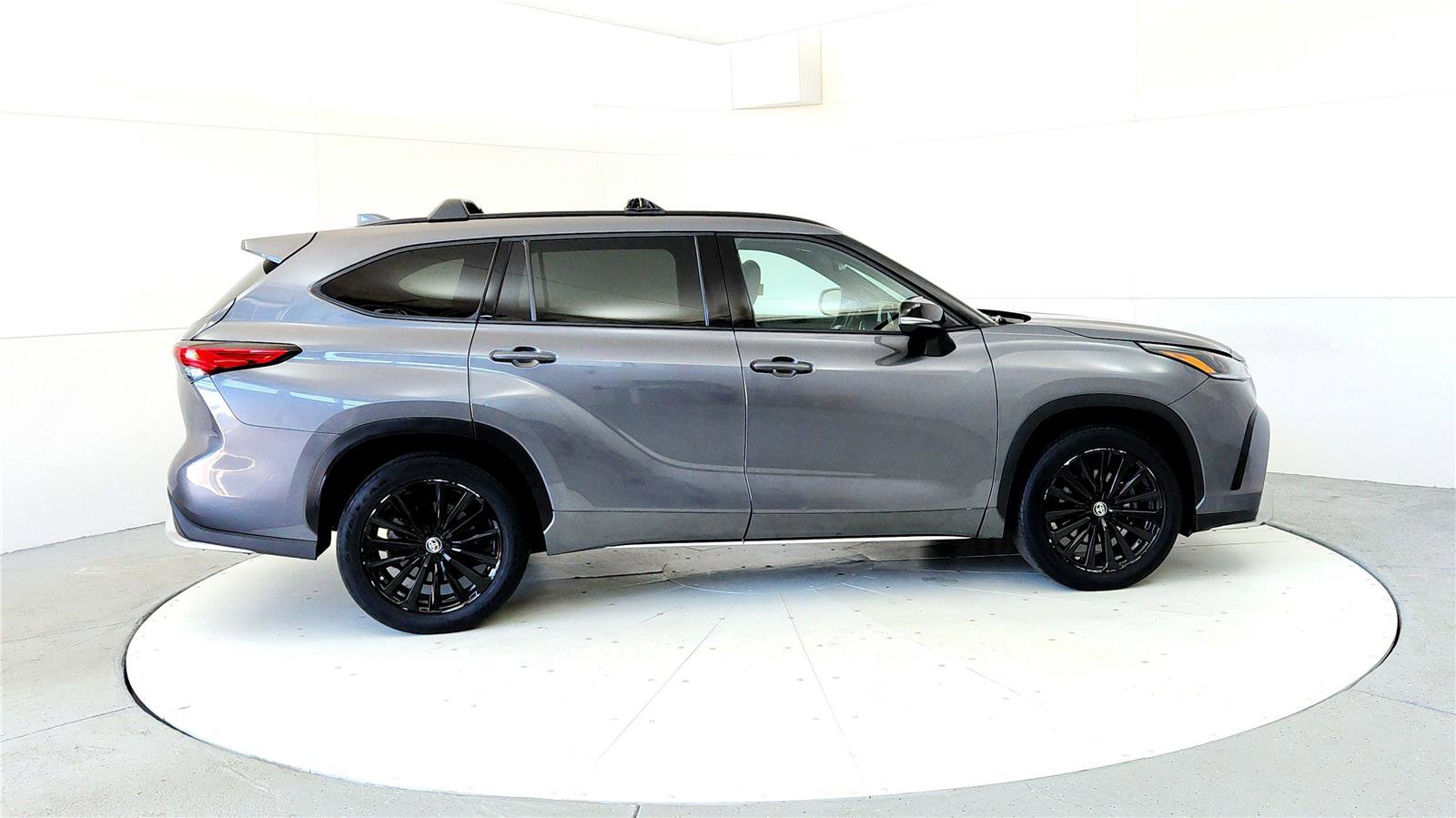Used 2023 Toyota Highlander XSE AWD/4WD image 7