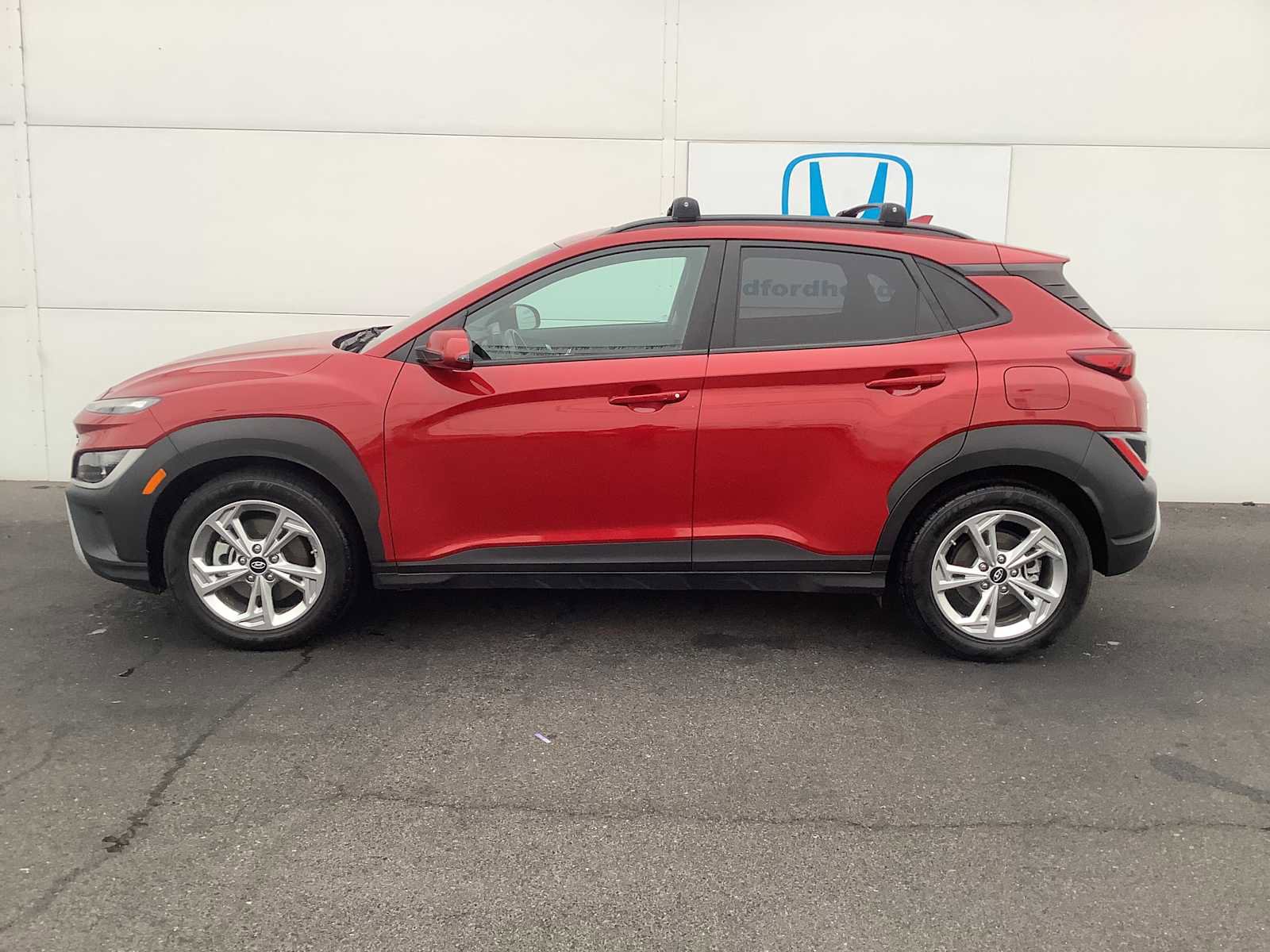 Used 2022 Hyundai Kona SEL w/ Convenience Package image 2