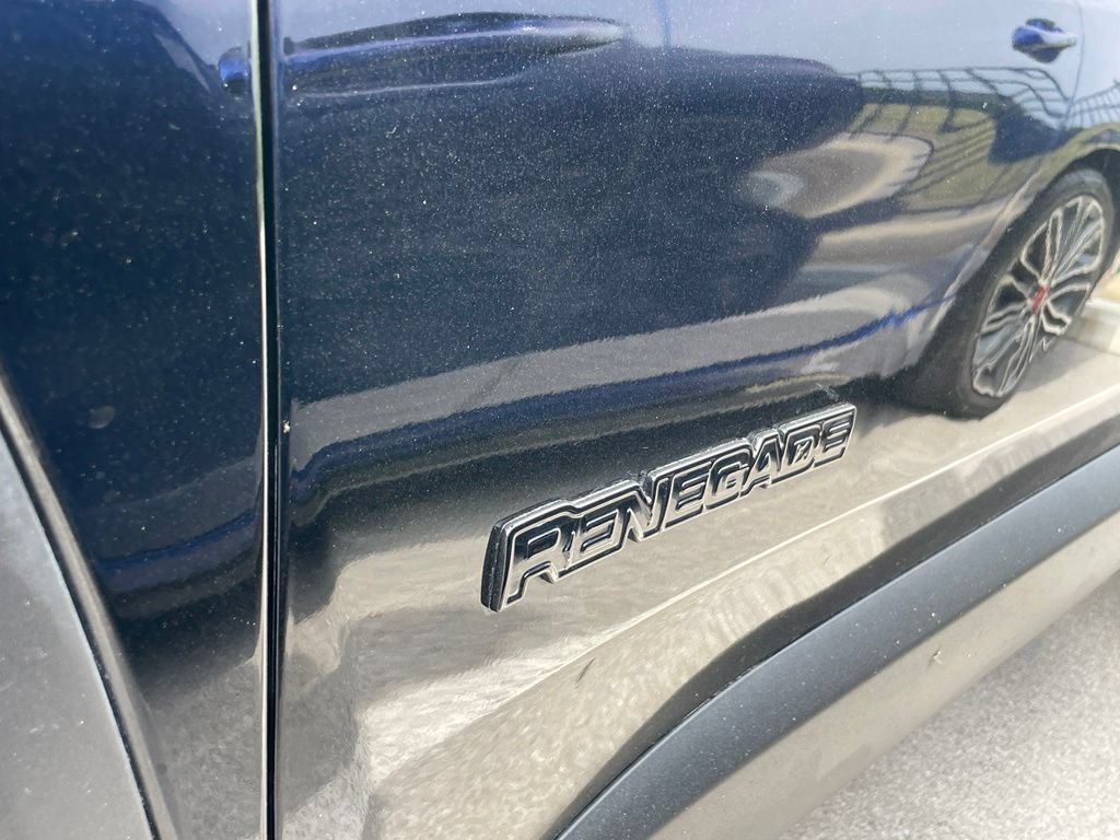 Used 2023 Jeep Renegade Altitude w/ Sun/Sound Group AWD/4WD image 9