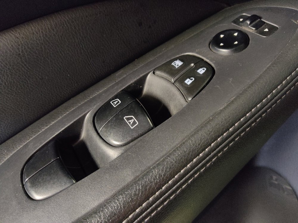 Used 2020 Nissan Pathfinder SL image 27