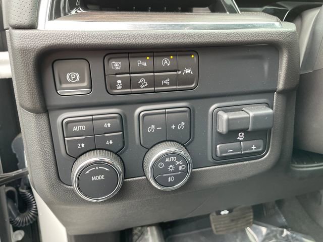 New 2025 Chevrolet Suburban Premier image 13