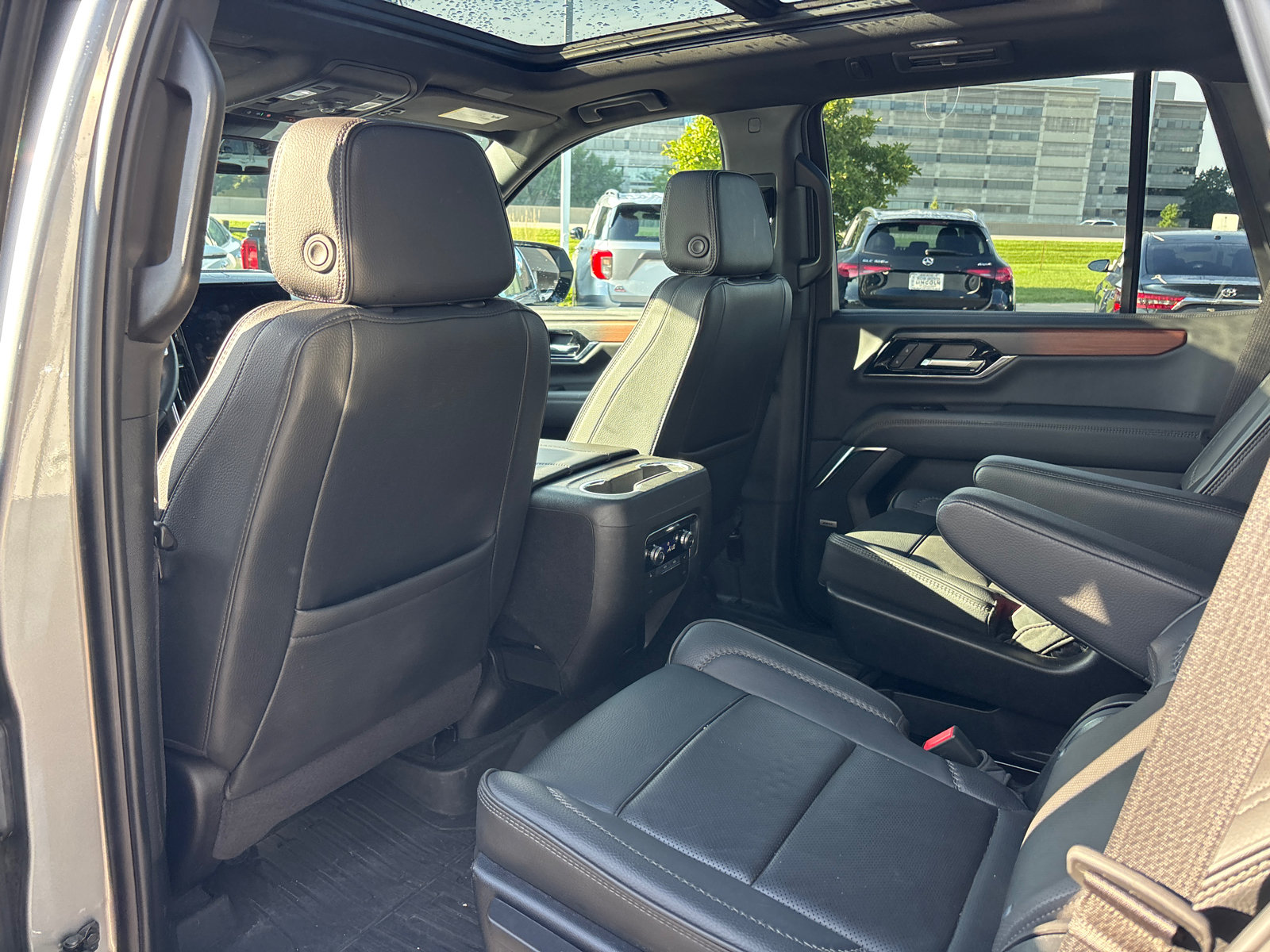 Used 2025 GMC Yukon Denali w/ Sun & Power Step Package AWD/4WD image 26